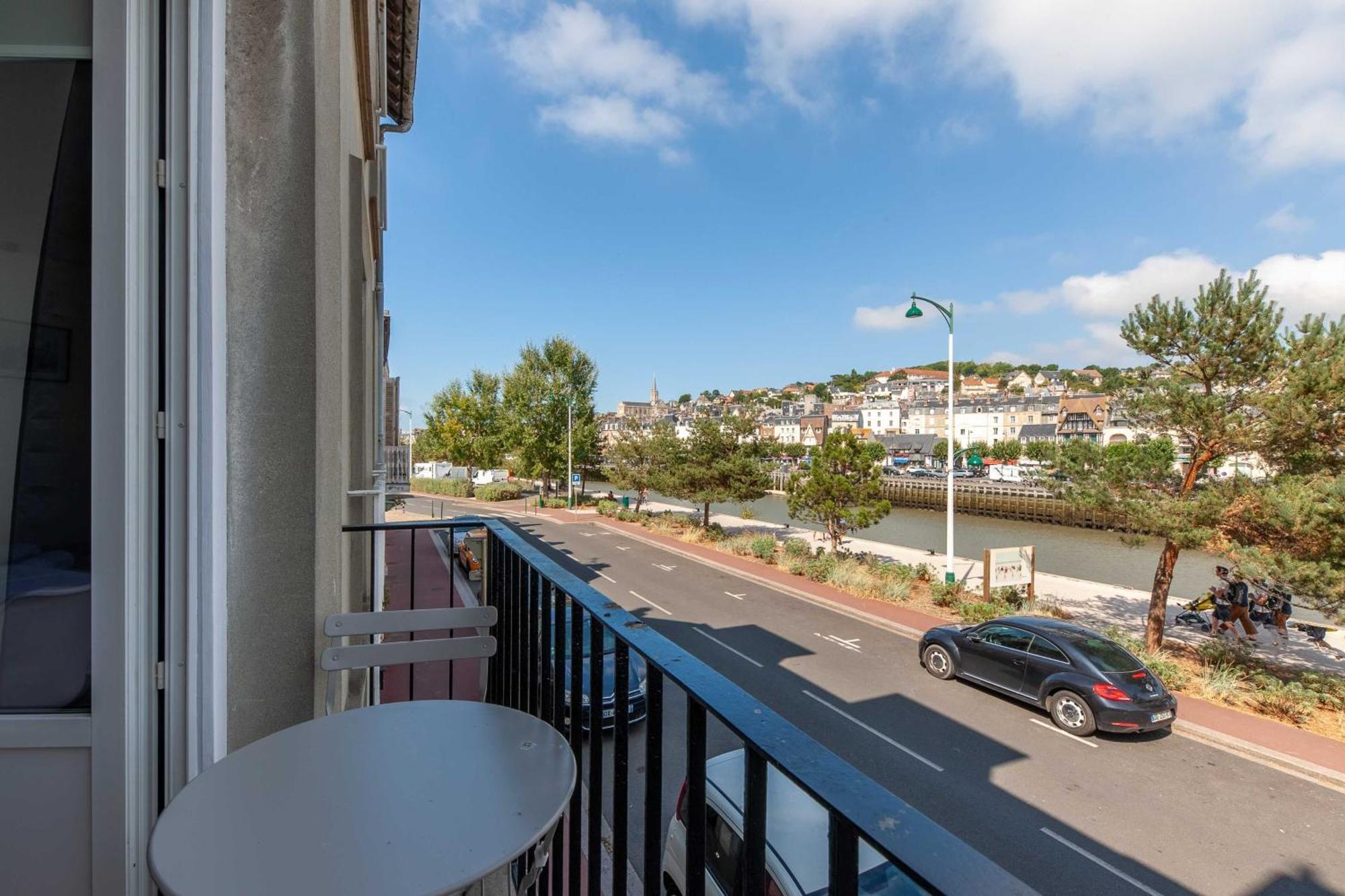 Studio Sleeps 4 With Terrace, 500M Place Morny Довіль Екстер'єр фото