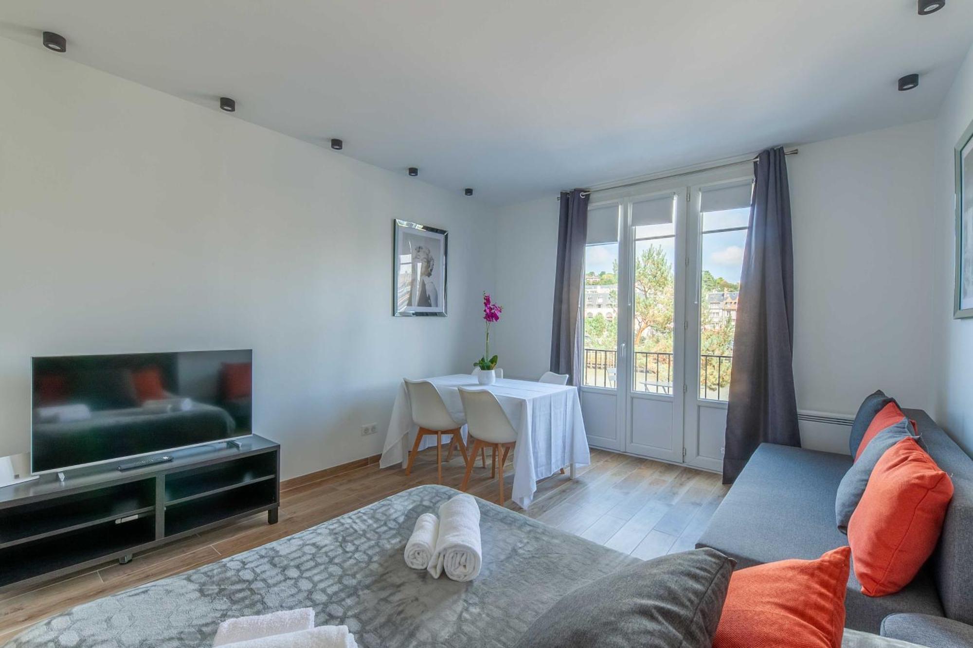 Studio Sleeps 4 With Terrace, 500M Place Morny Довіль Екстер'єр фото